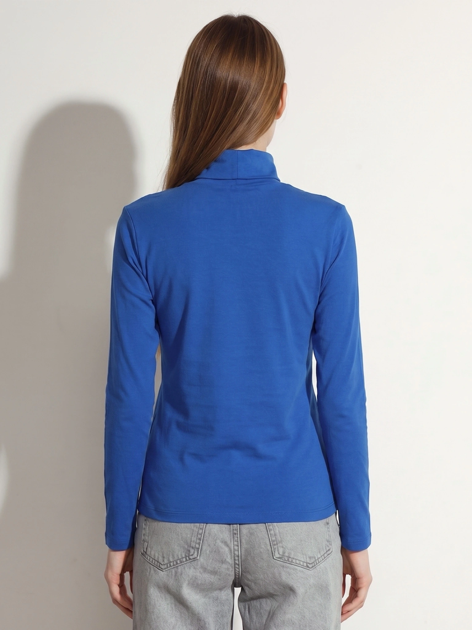 Водолазка синего цвета из смесового хлопка